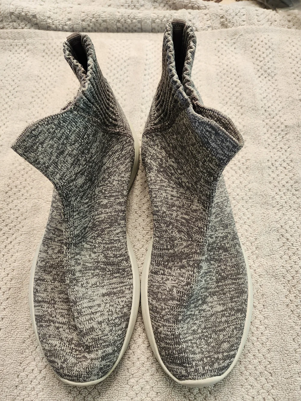 Skechers Goga Max Gray Knit Sock-Style Slip-On Sneakers 0152
